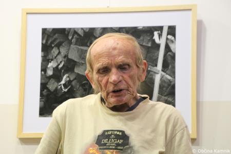 Stene občinske stavbe krasi razstava z naslovom Po sledeh izumirajoče obrti na Kamniškem (21)